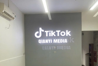Bảng hiệu QIANYI MEDIA