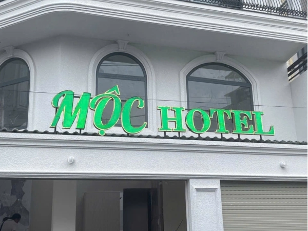 Bảng hiệu Mộc Hotel