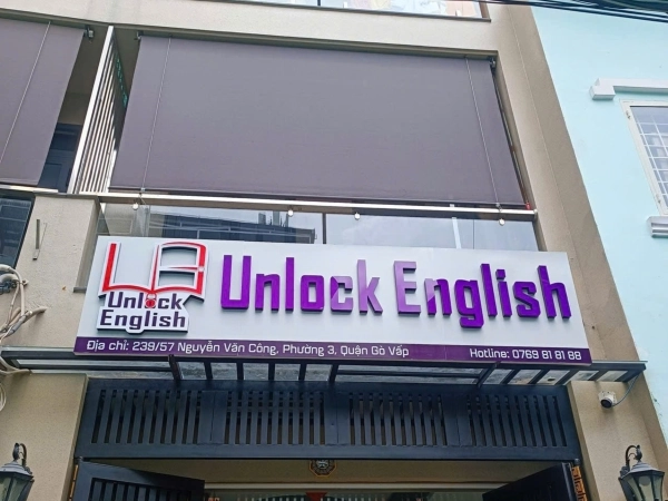 Bảng hiệu Unlock English